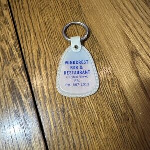 Vntg Windcrest Bar Garden View PA Keychain Bob Yeingst Glow Dark Zip Pull Fob